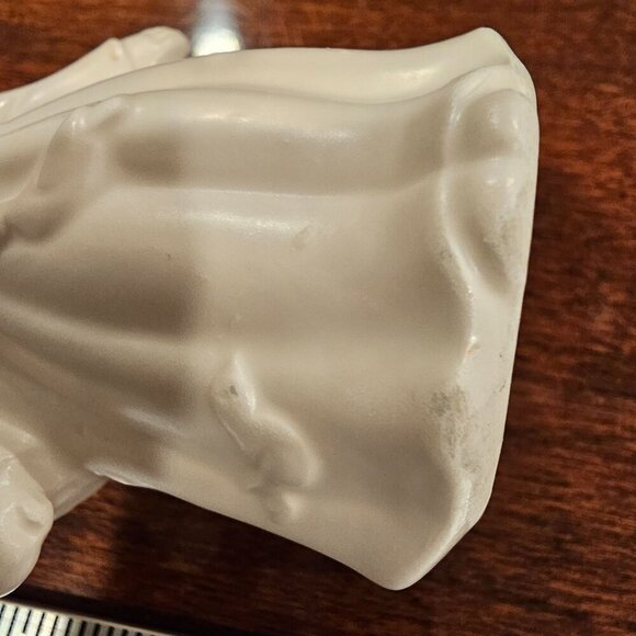 Vintage Ceramic Angel Figurine With Wings & Birds, Forward Leaning - Picture 6 of 7